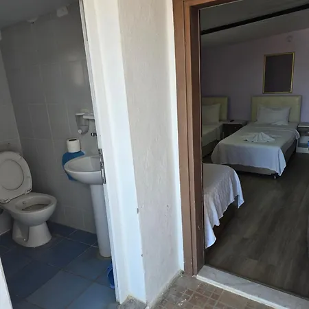 Δωμάτια σε οικογενειακή κατοικία Cesme Pansiyon *