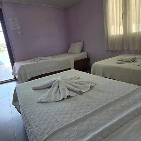 Δωμάτια σε οικογενειακή κατοικία Cesme Pansiyon *
