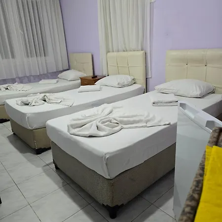 Δωμάτια σε οικογενειακή κατοικία Cesme Pansiyon *