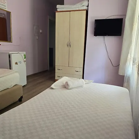 Δωμάτια σε οικογενειακή κατοικία Cesme Pansiyon