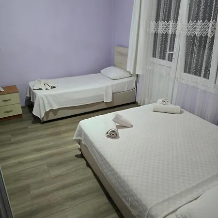 Δωμάτια σε οικογενειακή κατοικία Cesme Pansiyon *