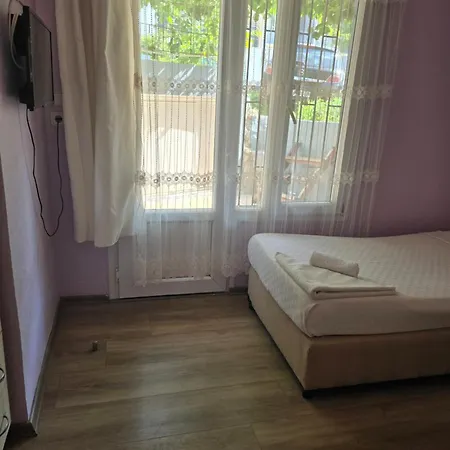 Δωμάτια σε οικογενειακή κατοικία Cesme Pansiyon