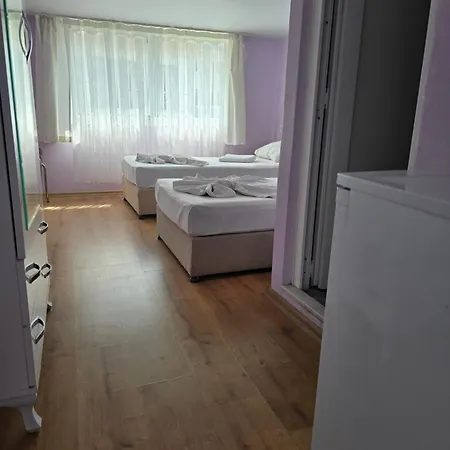 Δωμάτια σε οικογενειακή κατοικία Cesme Pansiyon *
