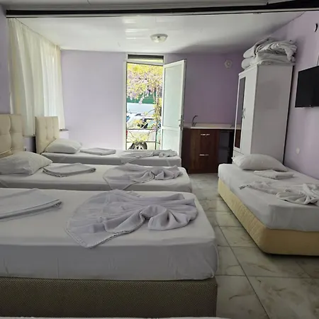 Δωμάτια σε οικογενειακή κατοικία Cesme Pansiyon
