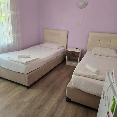 Δωμάτια σε οικογενειακή κατοικία Cesme Pansiyon *