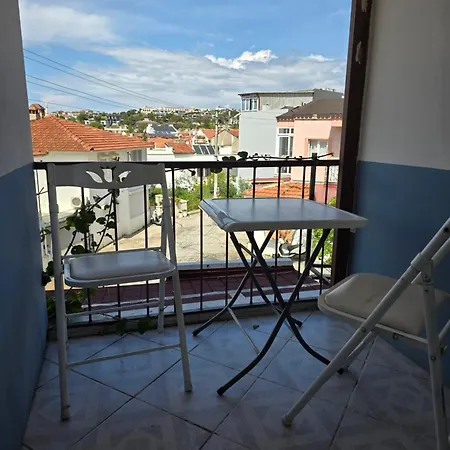 Δωμάτια σε οικογενειακή κατοικία Cesme Pansiyon Çeşme