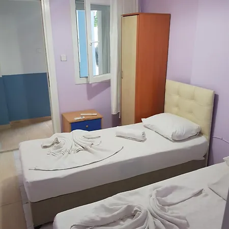 Δωμάτια σε οικογενειακή κατοικία Cesme Pansiyon