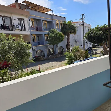 Δωμάτια σε οικογενειακή κατοικία Cesme Pansiyon *